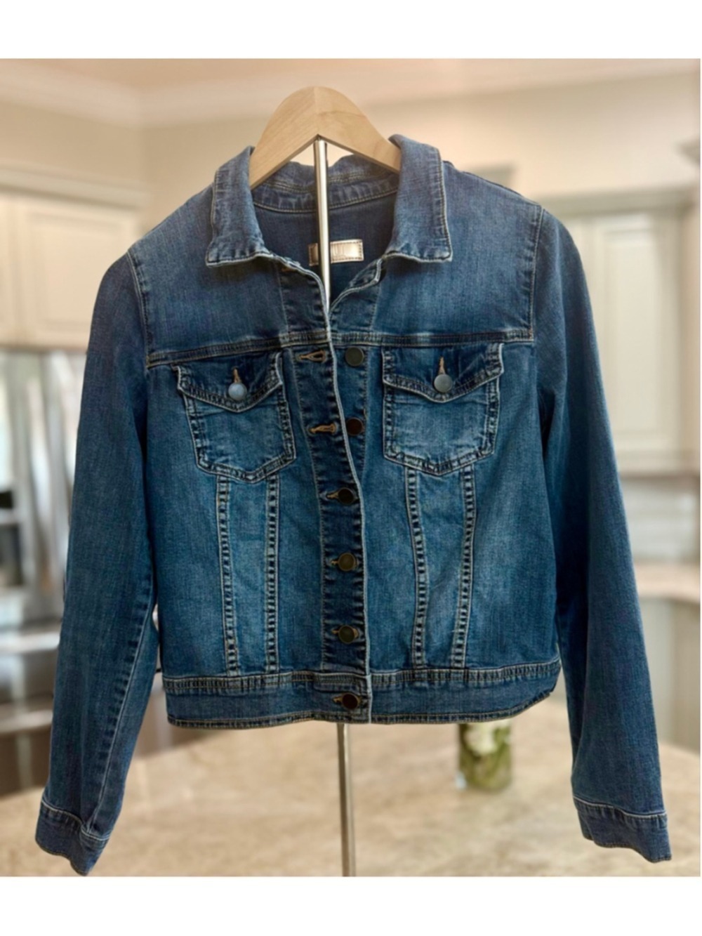 KUT from the Kloth Blue Denim Jean Jacket Size M, chest pocket, pin tuck - Picture 3 of 15